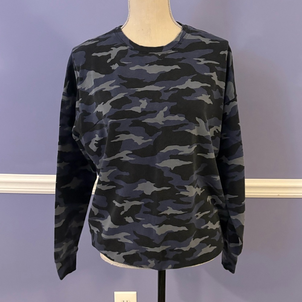 Athleta Blue and Gray Patterned Top